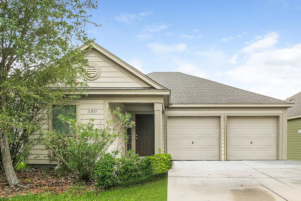 3 bed, 2.0 bath, 1422 sqft, $1,795 — Photo 1