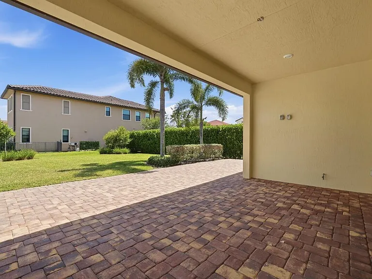 11760 Bayview Cir — Photo 55