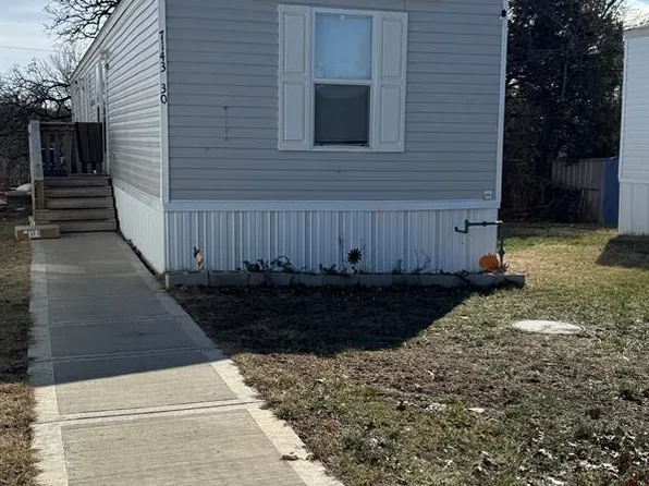 7143 Forest Dr, Kansas City, KS 66106