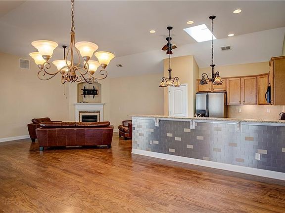 3rd image of 606 Abbey Dr