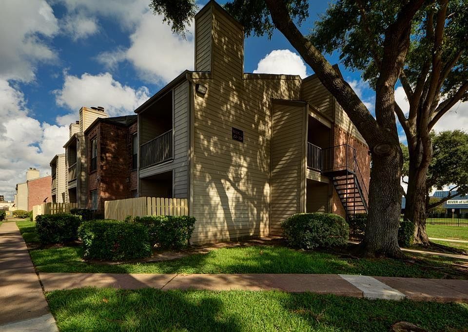 1st image of 16111 Aspenglenn Dr APT 306