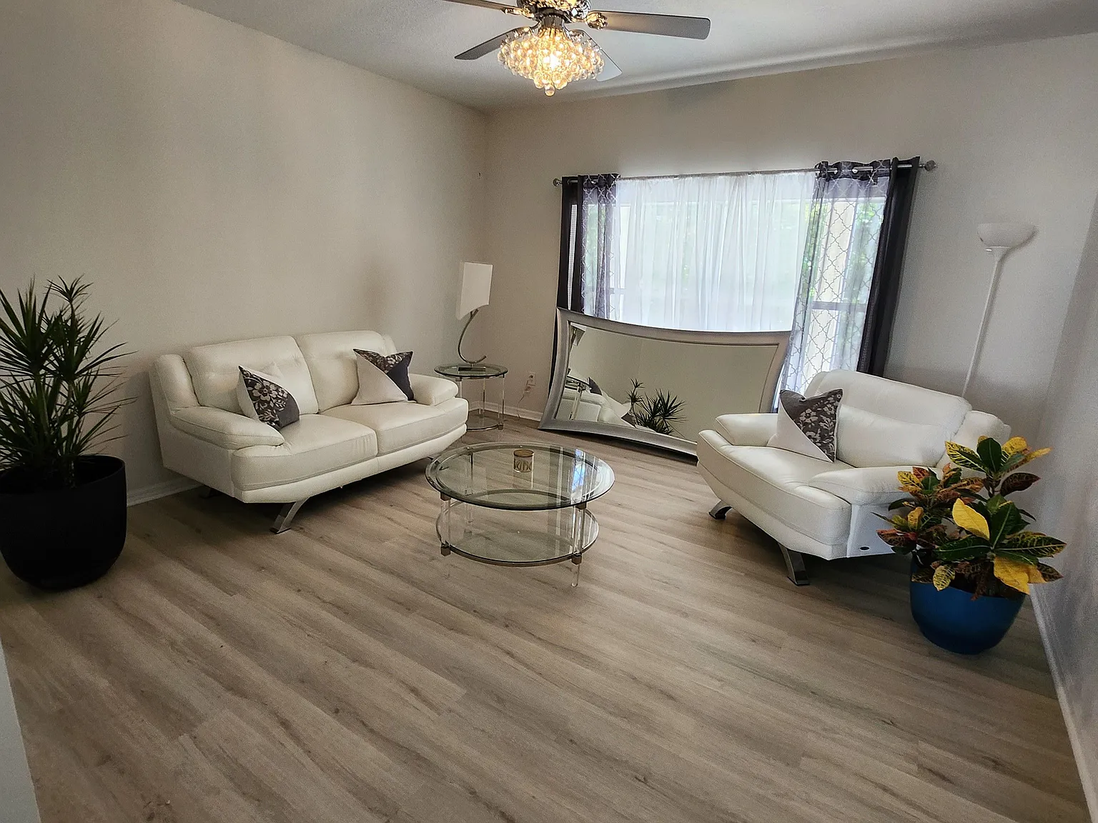 5 bed, 3.0 bath, 2469 sqft, $2,875 — Photo 2