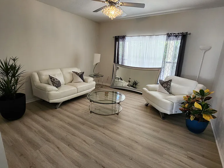 2512 Brookstone Dr — Photo 2