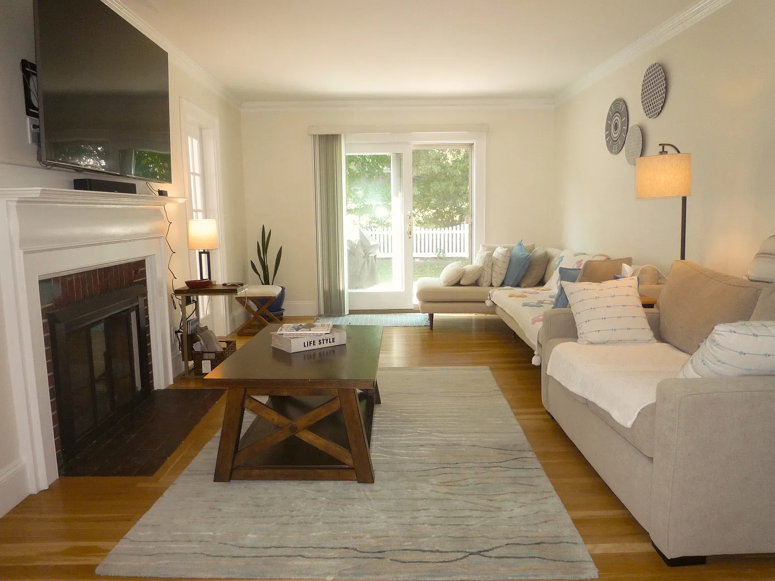 3 bed, 2200 sqft, $5,200 — Photo 3