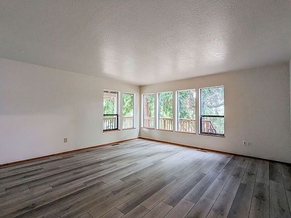 5th image of 3920 71st Ave NE
