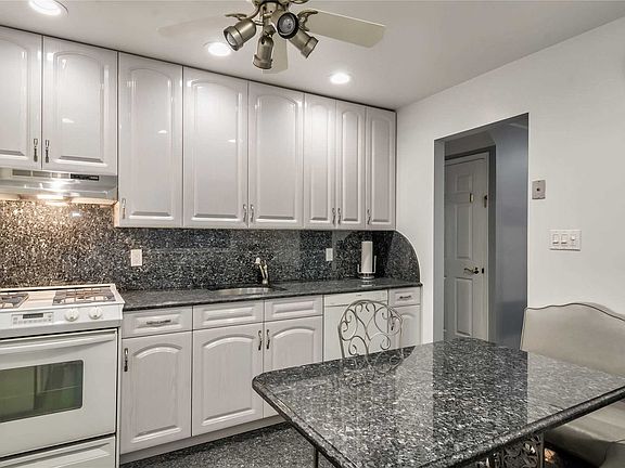 5th image of 102 Aaron Dr