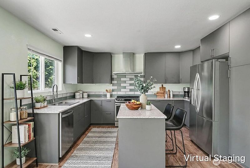 3rd image of 9506 185th Street E