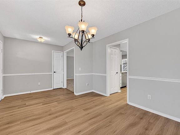 3rd image of 2429 Jean St