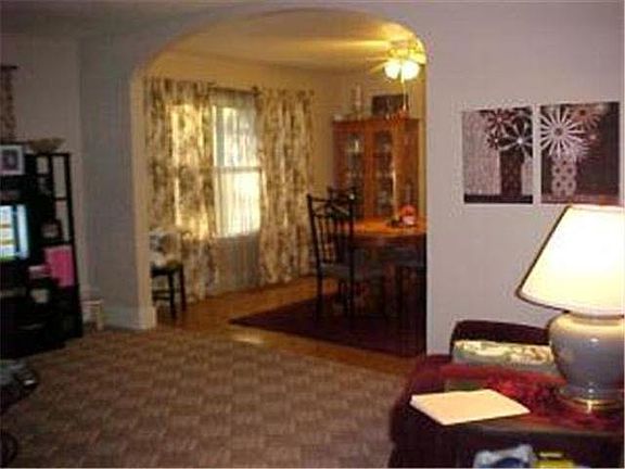 3rd image of 412 SE Byrant Ave