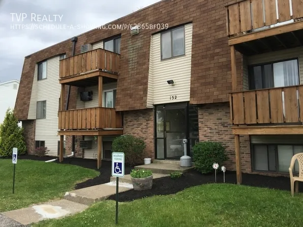136 Fox Hill Ln APT D, Elyria, OH 44035