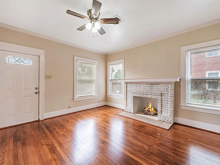 2611 Rosewood St — Photo 4