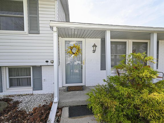 3rd image of 1035 Amboise Dr