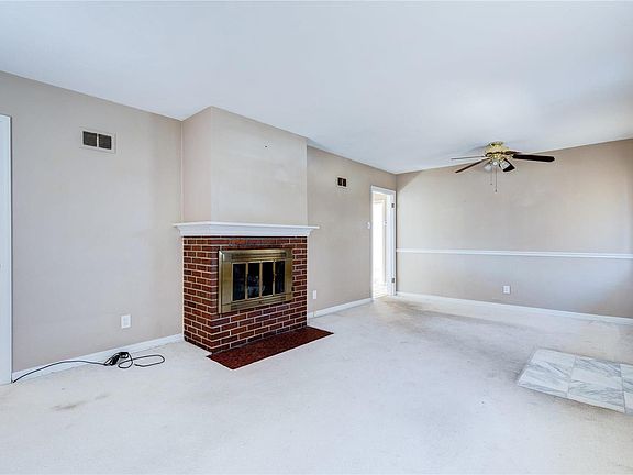 3rd image of 10318 Pineview Ct