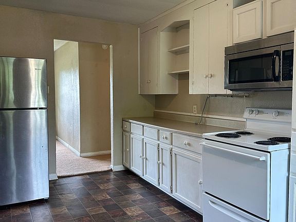 2nd image of 2100 Merritt St