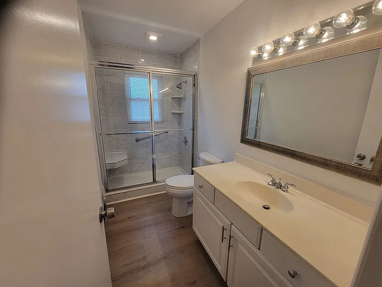 2518 W Kansas St — Photo 11