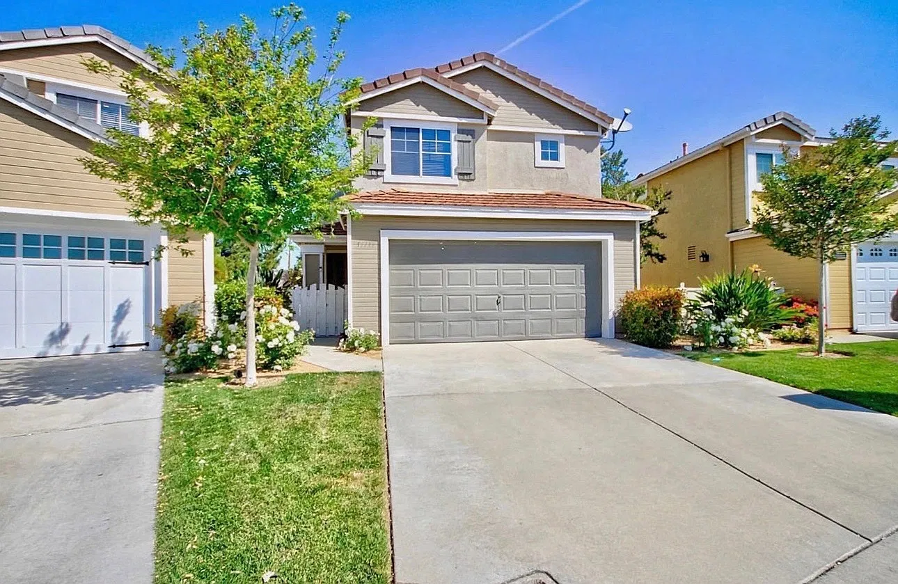 3 bed, 1172 sqft, $2,700 — Photo 1