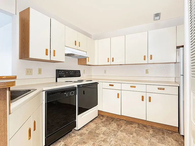 Oak Shores Apartments — Photo 8