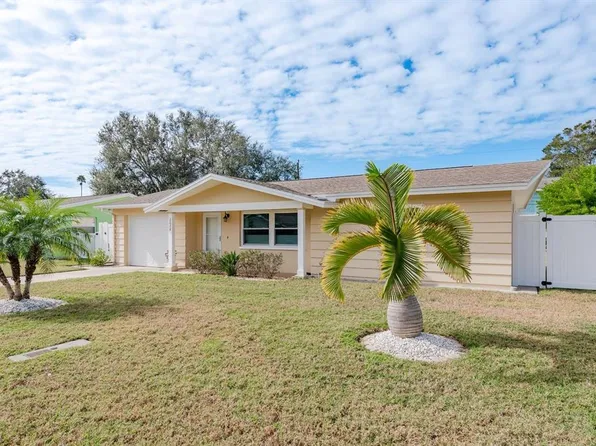 2028 Douglas Ave, Dunedin, FL 34698