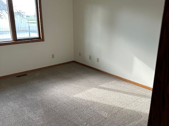 3rd image of 209 Park Ave