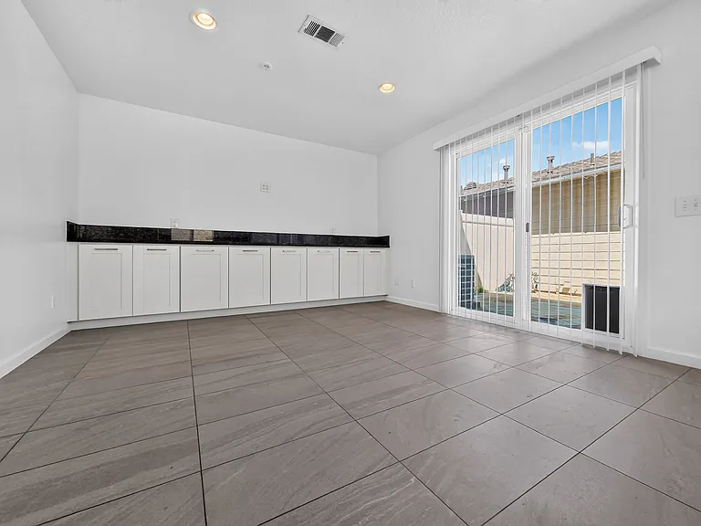 Kitchen / Dining Area