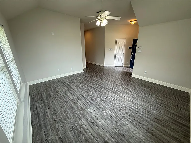 7341 Chambers Ln — Photo 6