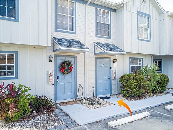 2nd image of 1005 SW 48th Ter APT 2