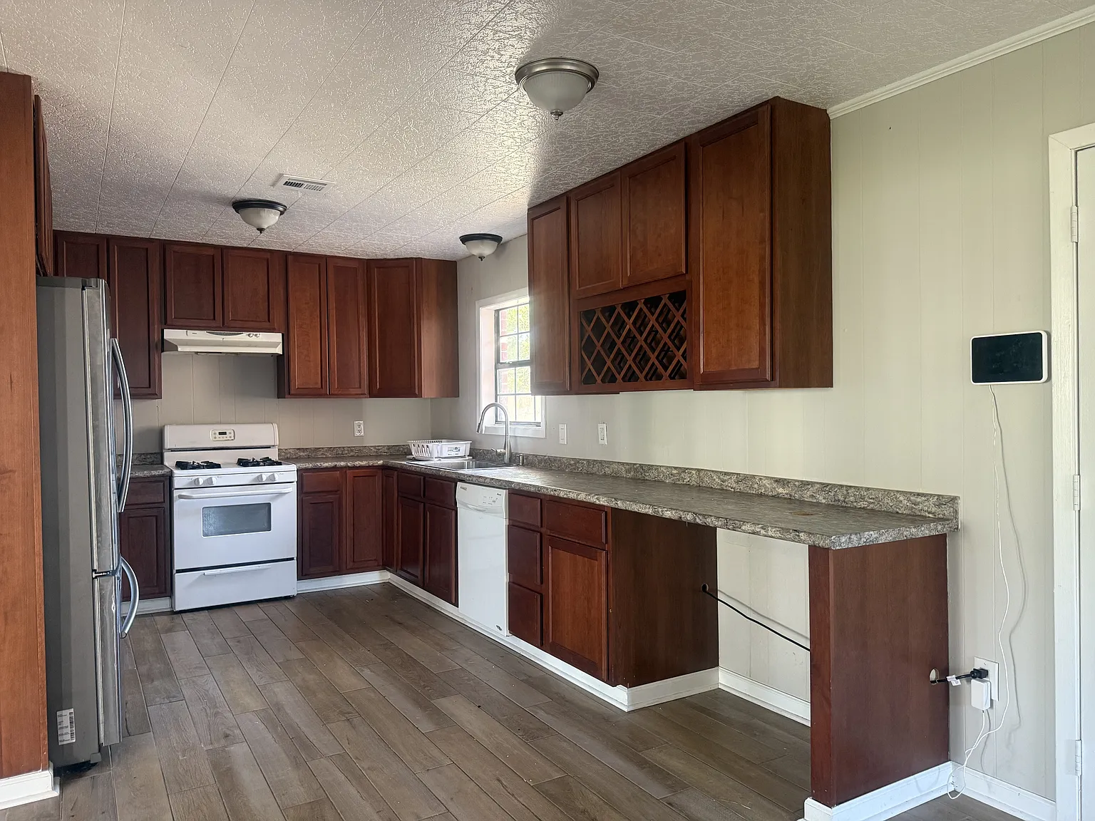 1028 Madeline Boulevard - 1 — Photo 4