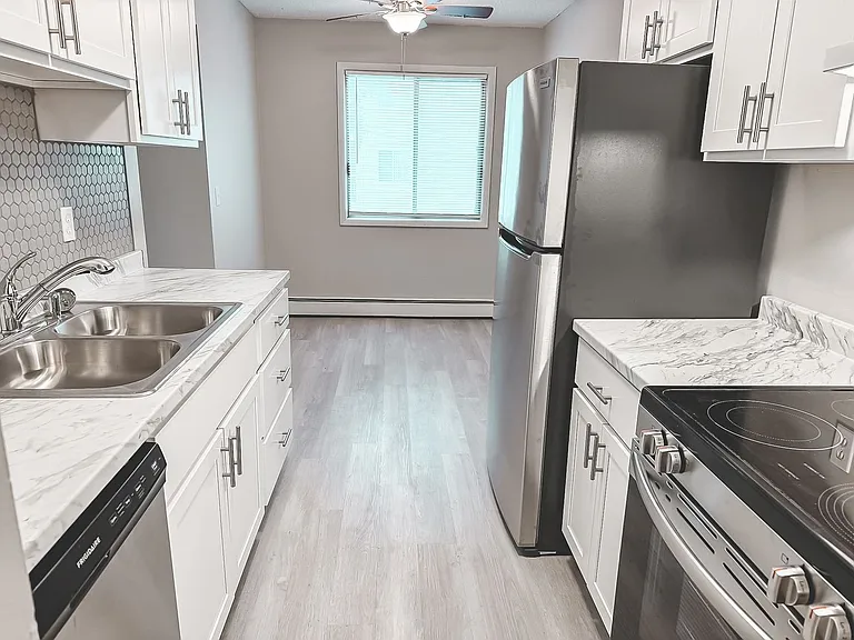 The Groves Apartments — Photo 32