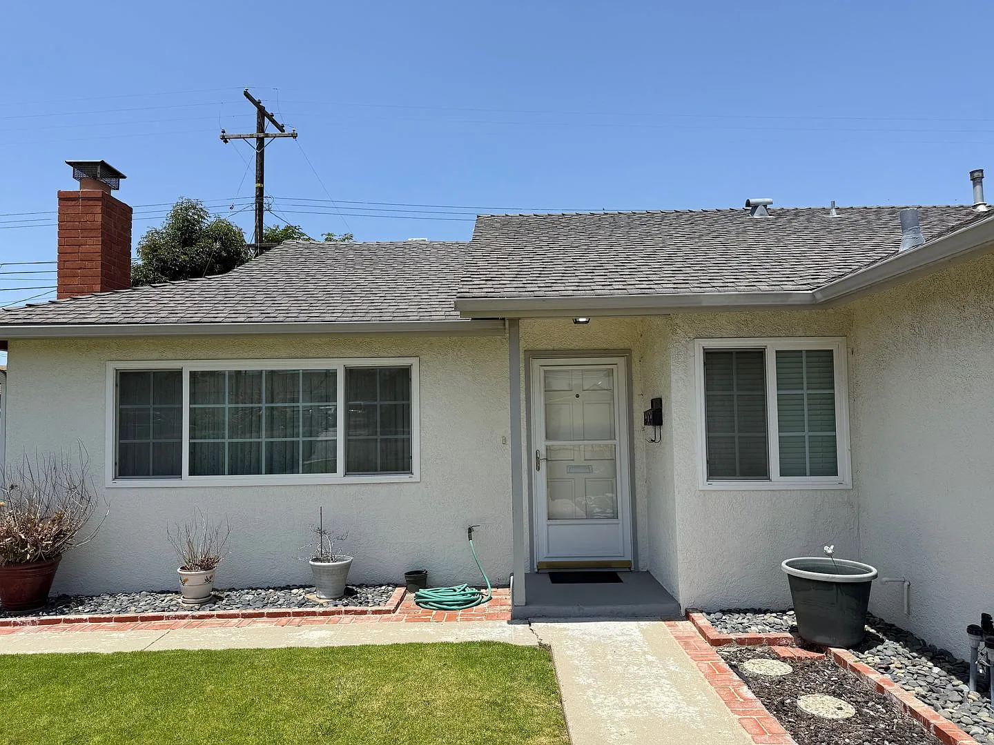 Charming 3-Bed, 2-Bath Home in Quiet Port Hueneme Neighborhood — Photo 2