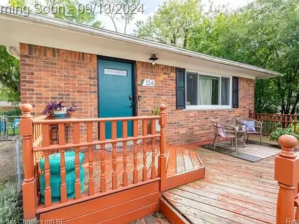 124 Alice Ave — Photo 2