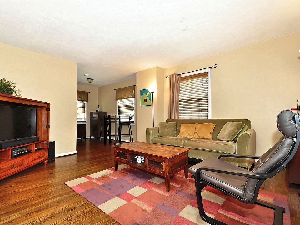 Spacious living room