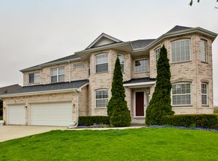 1683 Saint Andrew Dr, Vernon Hills, IL 60061