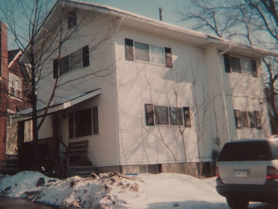2nd image of 422 Cross St