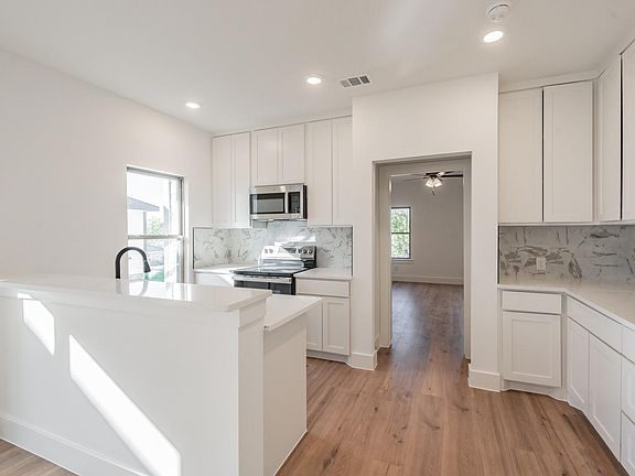 4th image of 1233 Meriwether St