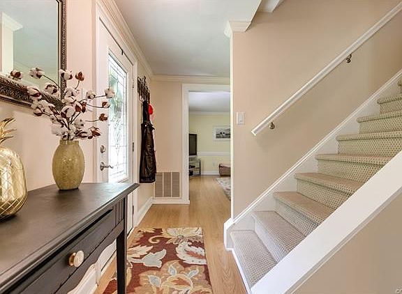 4th image of 9627 Rainbrook Dr