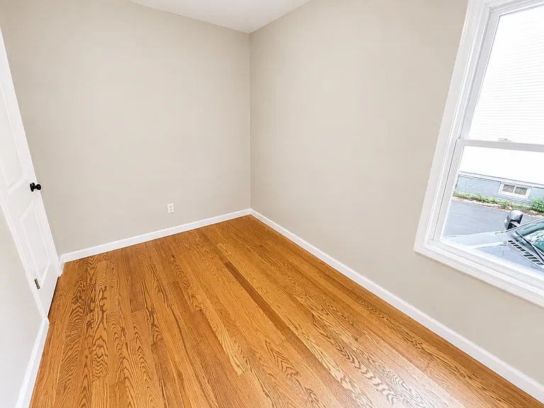 196 Shepard Ave #1R — Photo 5