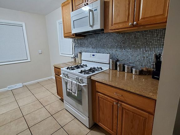 4th image of 24703 Hopkins St