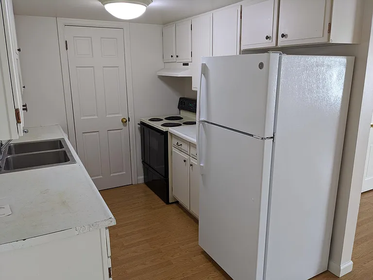 348 College St — Photo 14