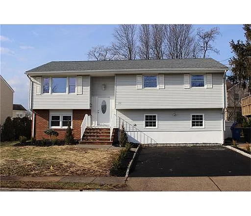 71 Garfield Ave photo 1