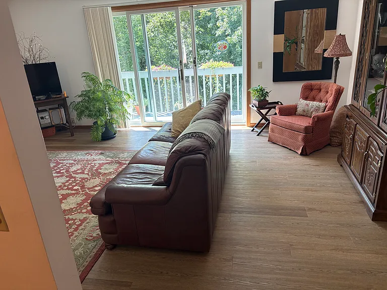 4553 Windsor Rd — Photo 3