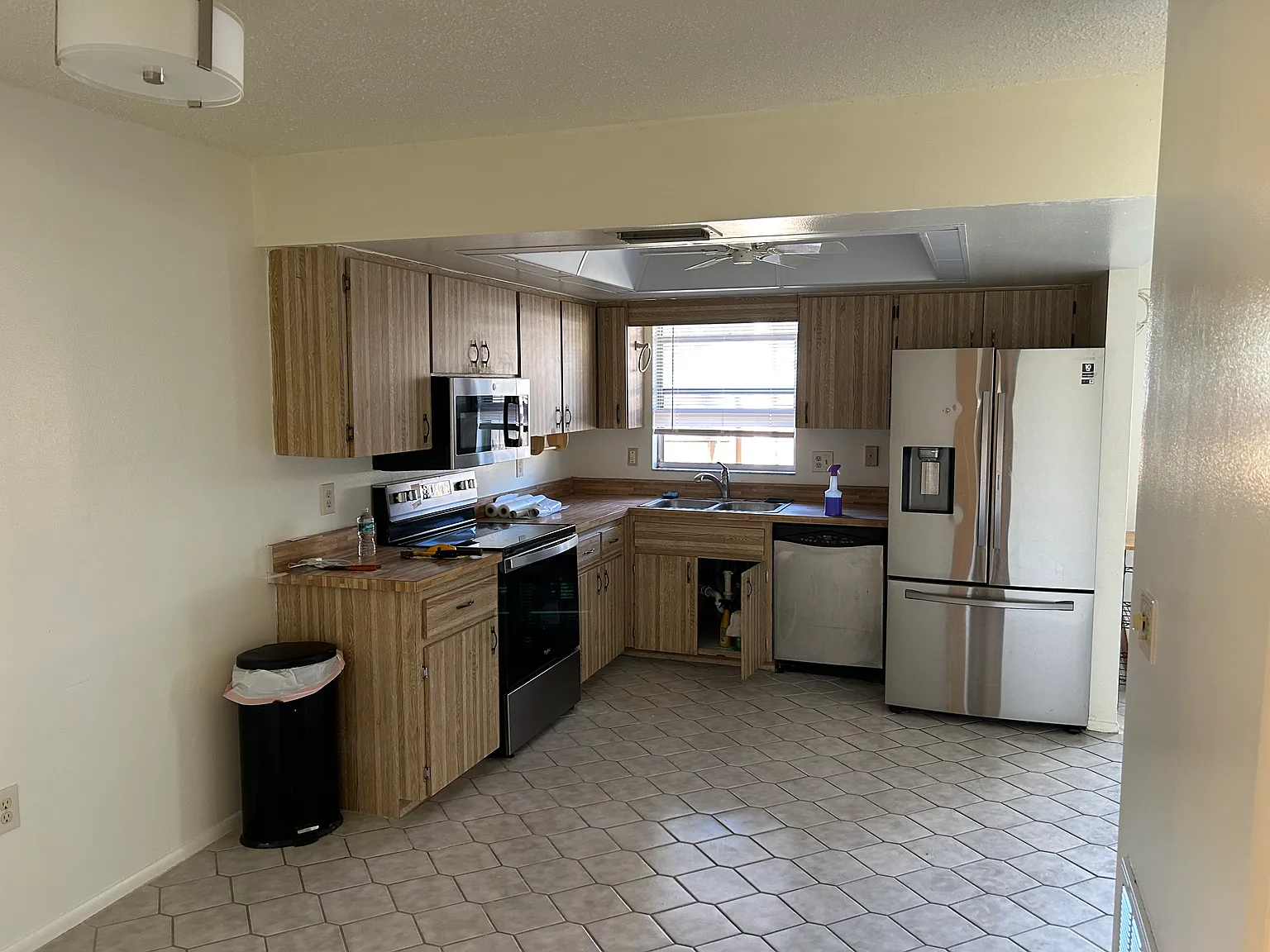 3 bed, 1560 sqft, $2,300 — Photo 4