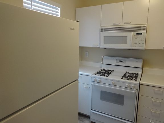 5th image of 1669 Blackhorse Ln