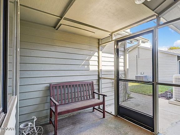 4th image of 151 Deer Lake Cir