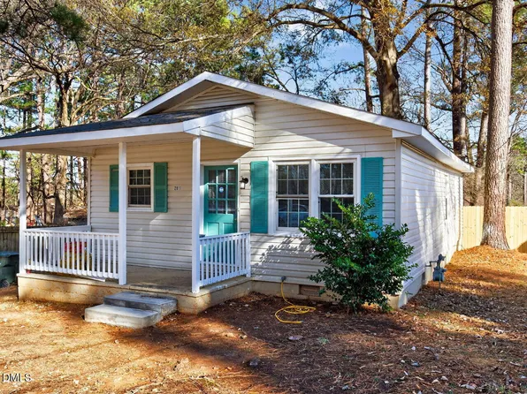 2811 Club Plaza Rd, Raleigh, NC 27603