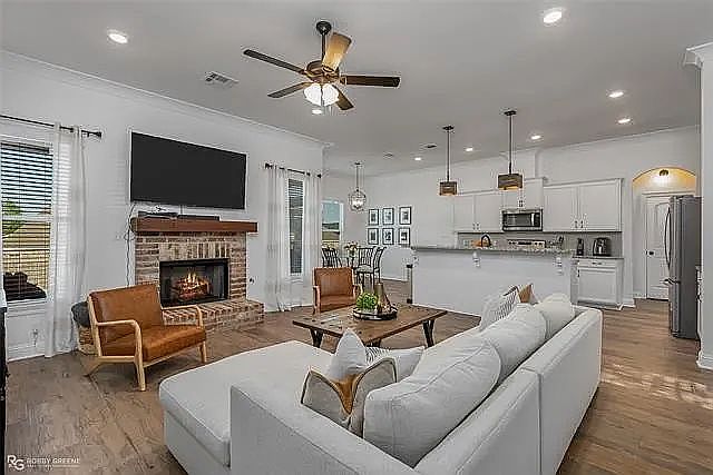 Listing photo 3