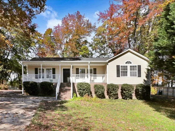 1240 Banjo Dr, Zebulon, NC 27597