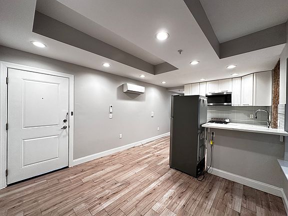 2nd image of 47 Clifton Pl #11E