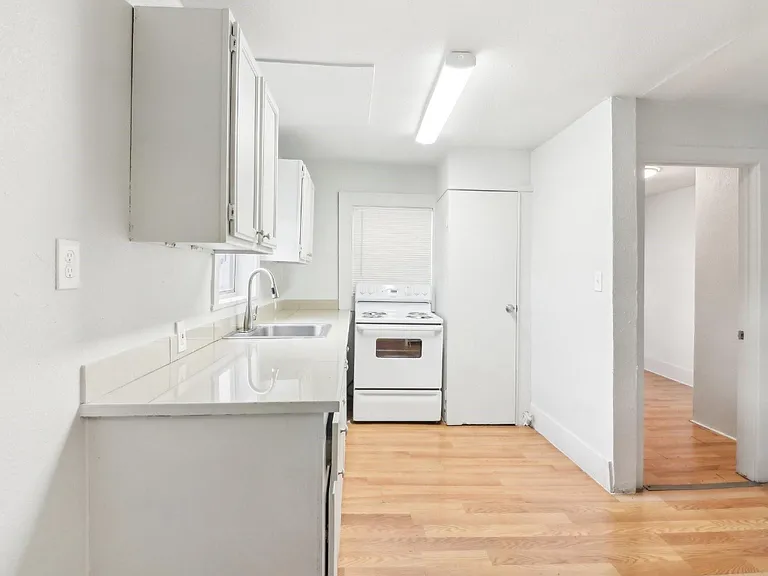 1906 Grainger St #1910 — Photo 2