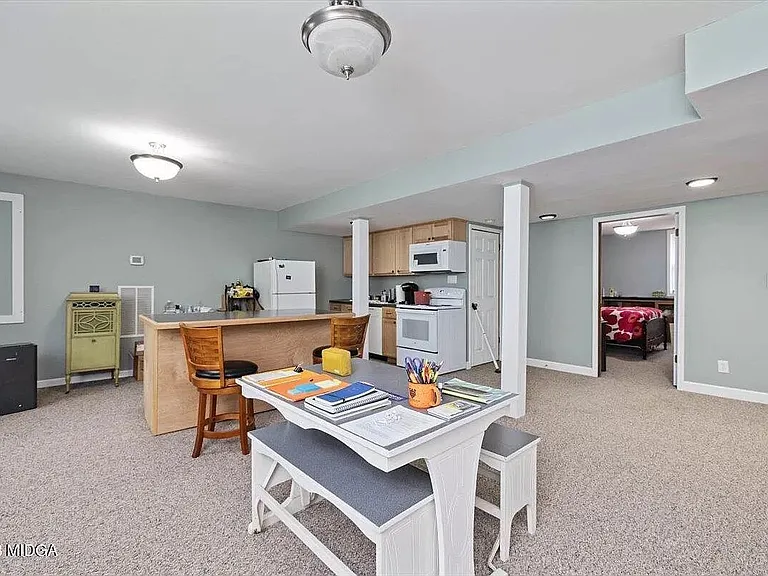 1691 Coleman Ave — Photo 2
