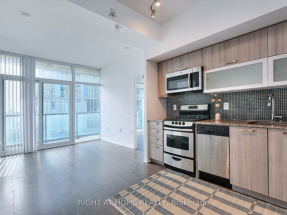 4th image of 36 Lisgar St #1511
